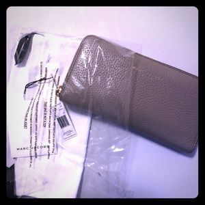 - Marc Jacobs zippy wallet